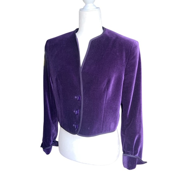 British Made Cropped Purple Velvet Jacket – Size S/M – Luxe Boutique - Picture 3 of 13
